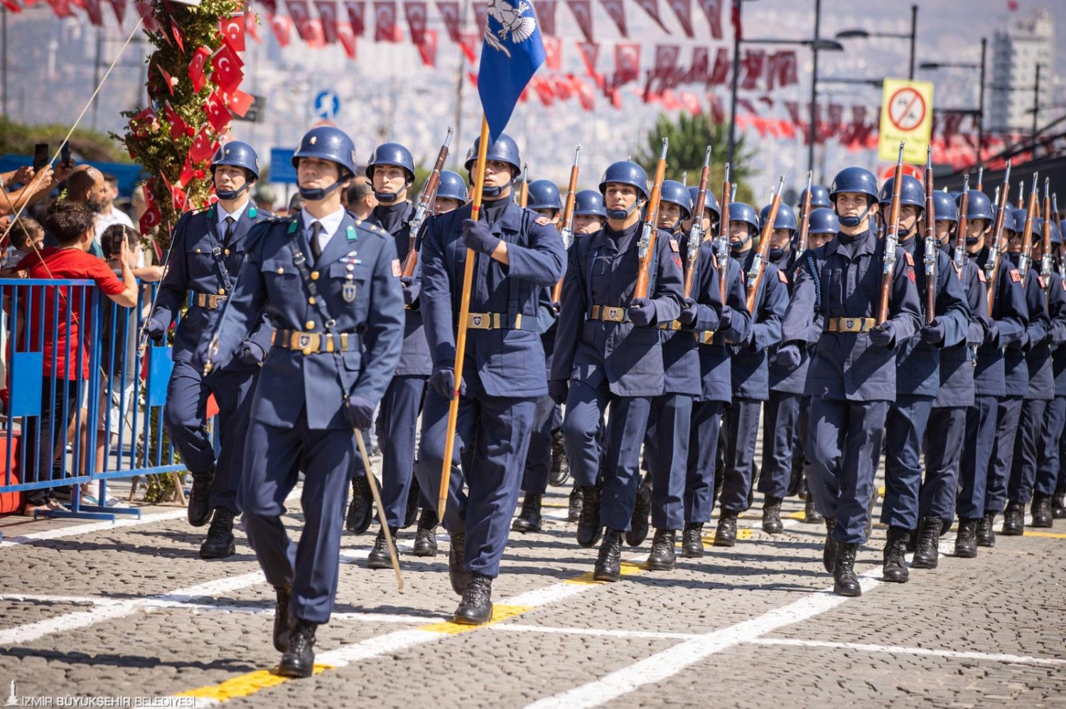 İzmirliler 30 Ağustos Zaferi’nin 103’üncü yıl dönümünü coşkuyla kutladı